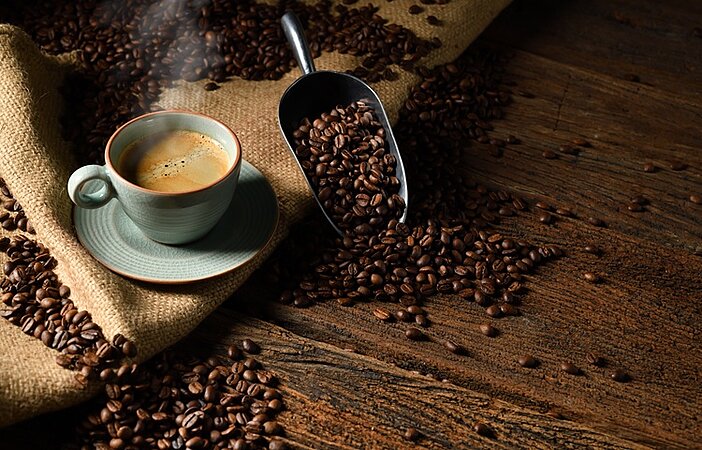 Kaffee-Kaffeebohnen-mit-Bitterstoffen-helfen-beim-Heisshunger-stoppen