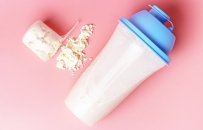 Shaker mit Proteinpulver zum Abnehmen