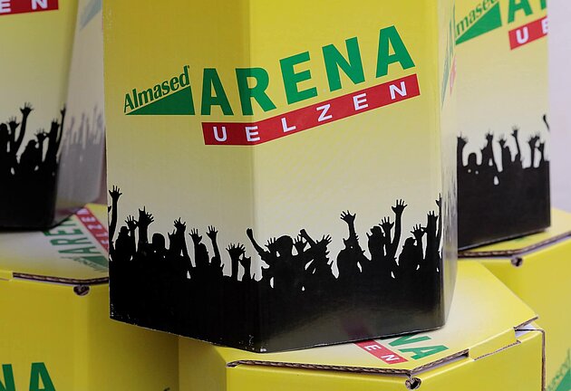 Sitzhocker für ein angenehmes Konzerterlebnis in der Almased Arena Uelzen gesponsert von Almased