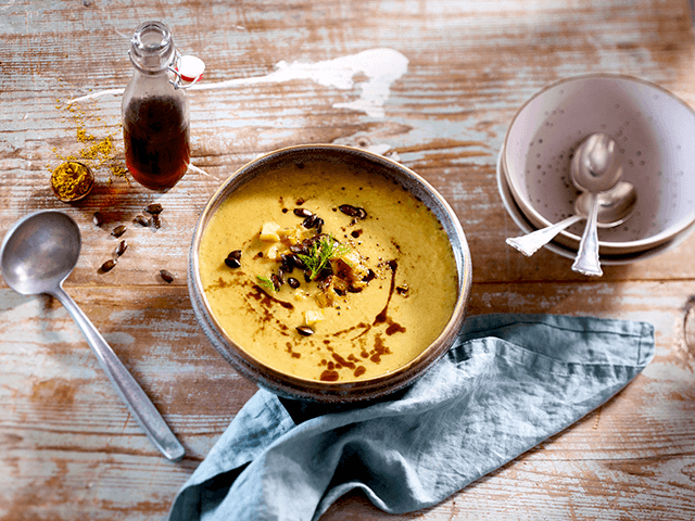 Selleriesuppe mit Fenchel und Apfel