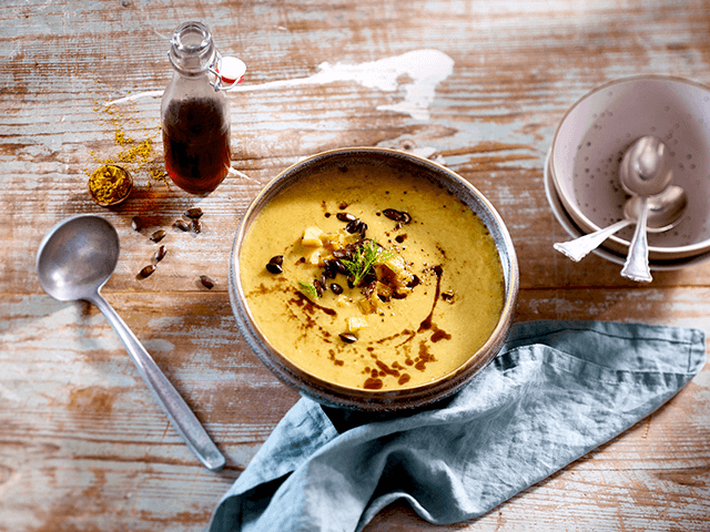 Selleriesuppe mit Fenchel und Apfel