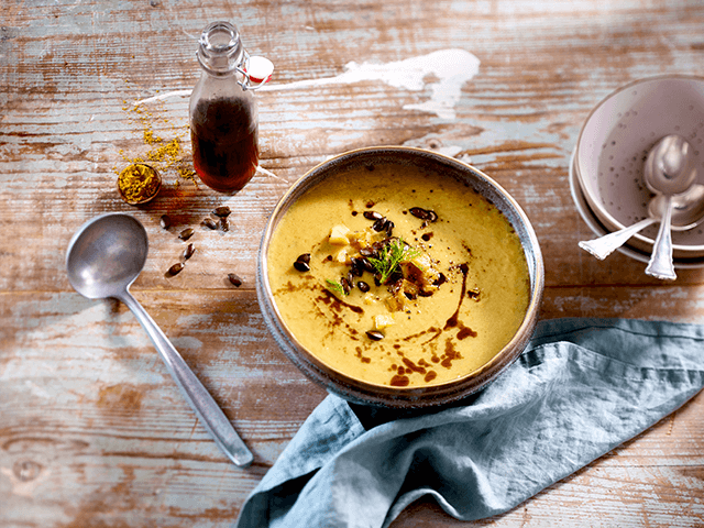 Selleriesuppe mit Fenchel und Apfel
