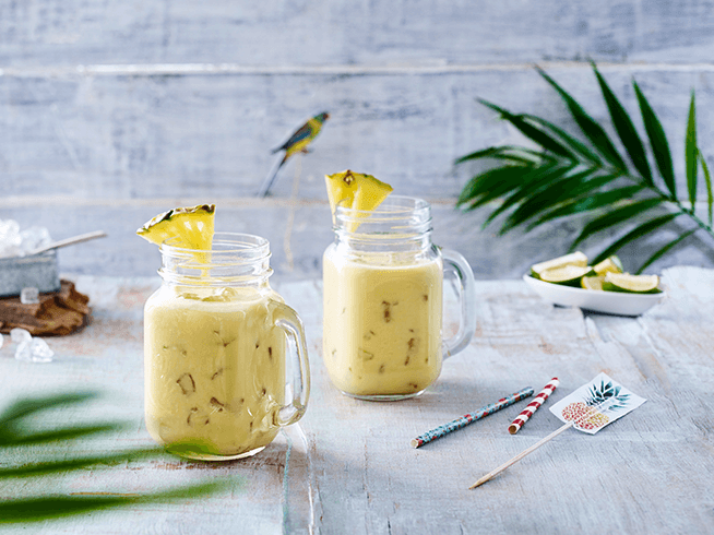 Karibischer Kokosshake im Glas