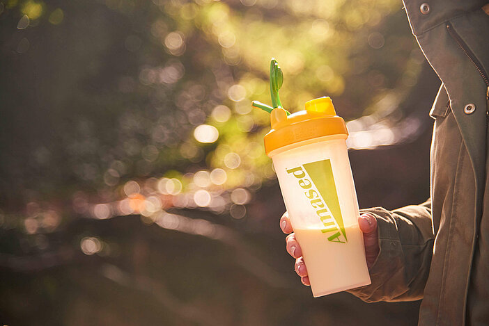 Almased-Shaker-Proteinshake-hilft-gegen-Heisshungerattacken
