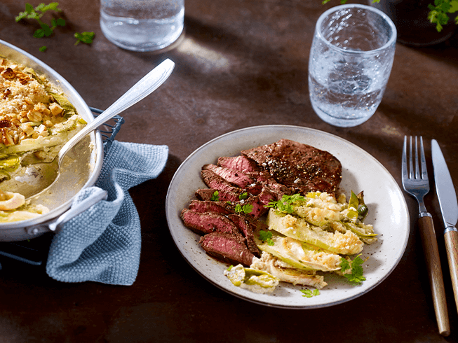 Hüftsteaks mit Kohlrabi-Lauchgratin