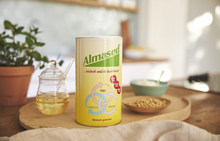 Almased-hilft-gegen-Heisshunger-Dose-in-Kueche